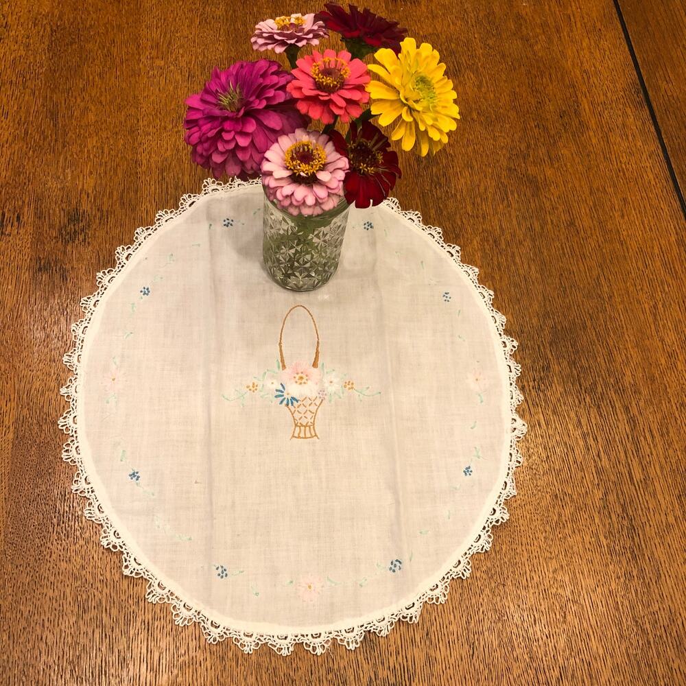 Vintage Oval White Table Topper Embroidery Crocheted Edge 14"x15" Flower Basket